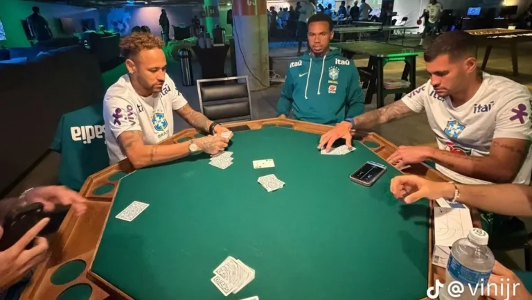 Vini Jr publica foto de jogo de poker com Neymar na Copa