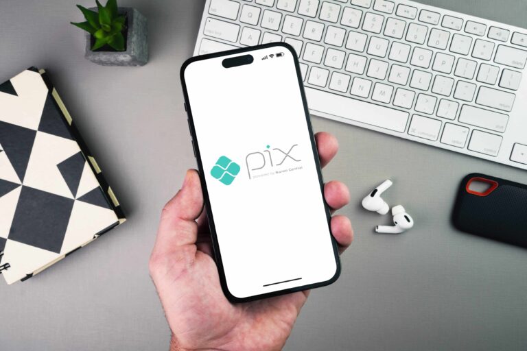 Apple cede e aceita liberar o Pix por aproximação nos iPhones