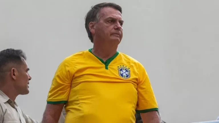 Bolsonaro pede ao STF para ver nora e netas na estreia da Copa