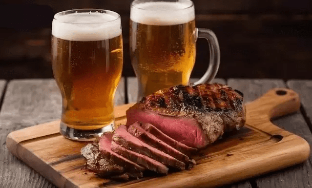Churrasco garantido: Carne e cerveja ficam mais baratas para a Copa