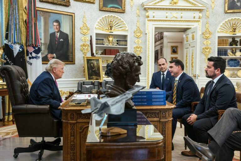 Quem são os aliados de Flávio e Eduardo Bolsonaro no governo Trump que irritam Lula