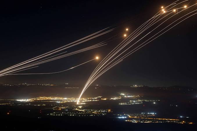 Irã recua após ataque de mísseis, mas faz ameaça grave a Israel caso invasão continue no Líbano