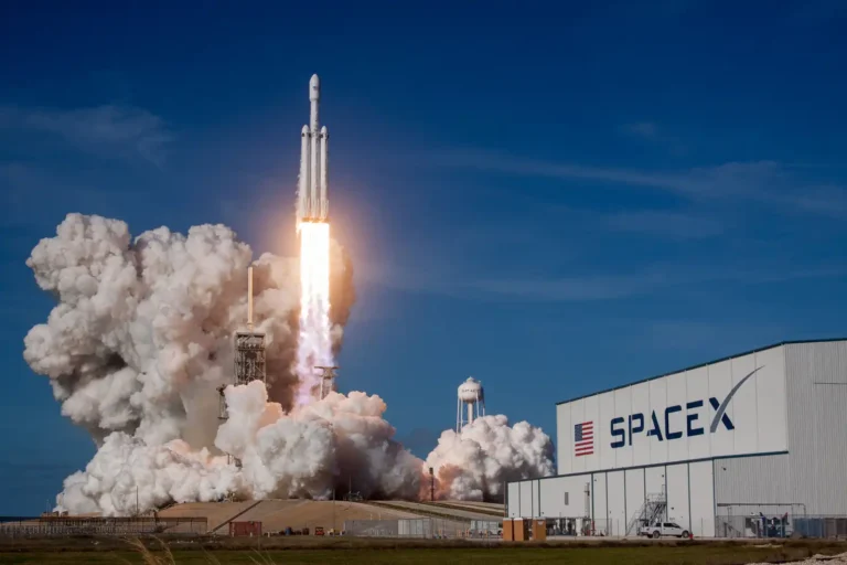 Avaliação da SpaceX ruma ao trilhão em estreia histórica na Bolsa