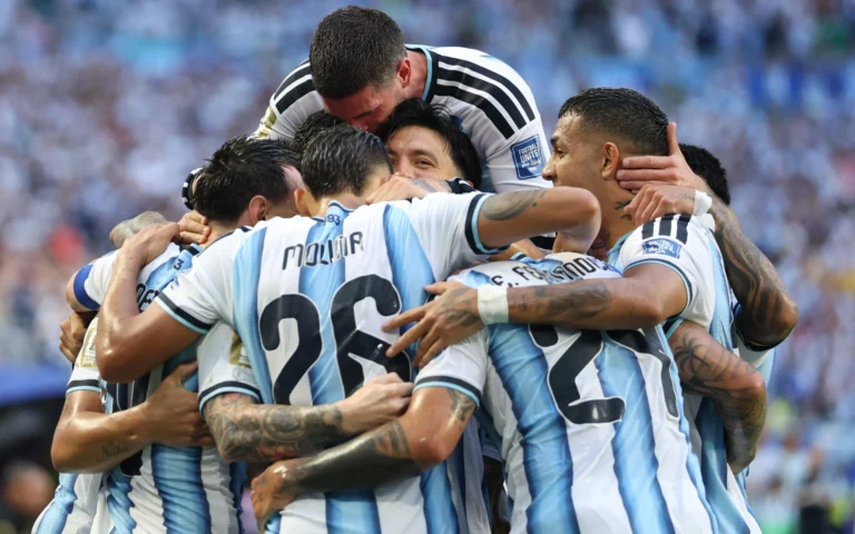 Argentina vence Suíça na prorrogação e pega Inglaterra na semi