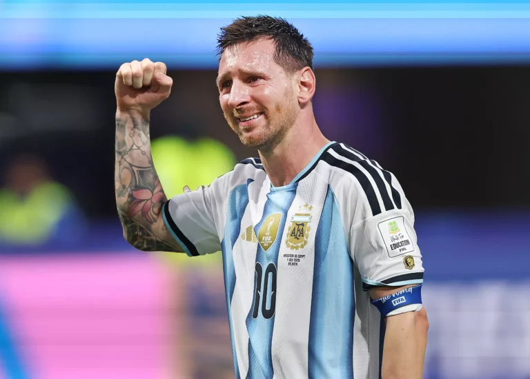 Messi se emociona após Argentina virar sobre o Egito na Copa