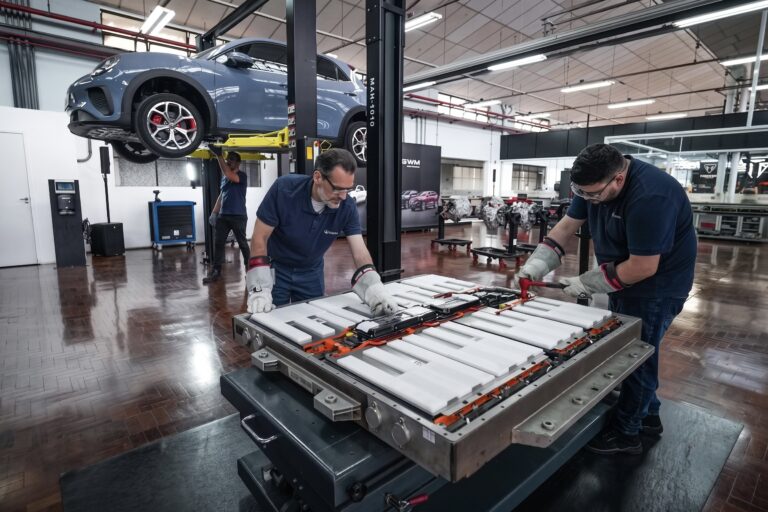 Carros Elétricos Crescem 196%: Oportunidade Bilionária Surge para Quem Investir Agora