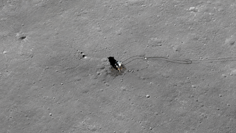 Por que a Nasa nunca mandou um rover para visitar os locais da Apollo na Lua?