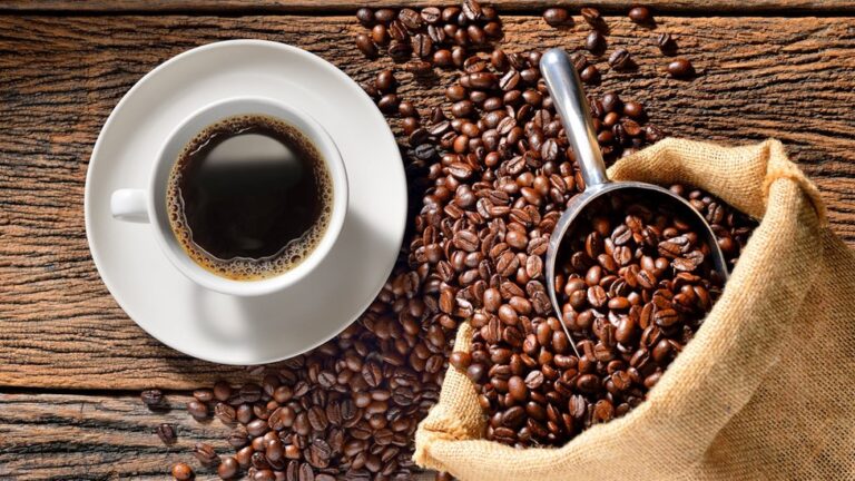 Café descafeinado influencia humor e memória, aponta estudo