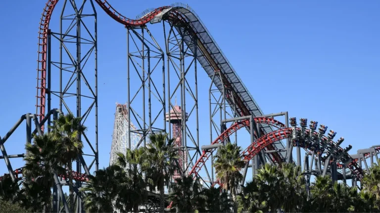 Vítimas da montanha-russa X2 processam a Six Flags nos EUA